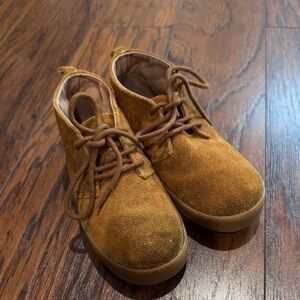 {GAP} Kids Tan Faux Suede Lace-Up Casual Chukka Shoes